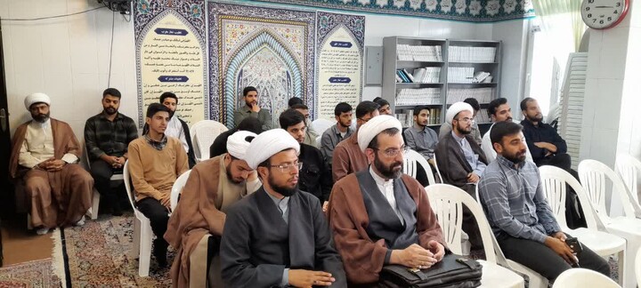تصاویر/ سی‌ و ششمین جلسه از سلسله‌ جلسات شرحی بر حکمت های نهج‌البلاغه در مدرسه علمیه امام مهدی (عج) شهر کرمان