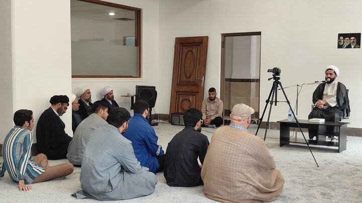 تصاویر/ برنامه گرامیداشت هفته دفاع مقدس با سخنرانی مدیر حوزه علمیه مازندران