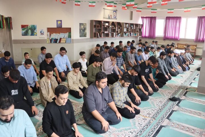 تصاویر/ حضور نماینده ولی فقیه مازندران در جمع دانش‌آموزان مدرسه پسرانه علوم و معارف اسلامی ساری