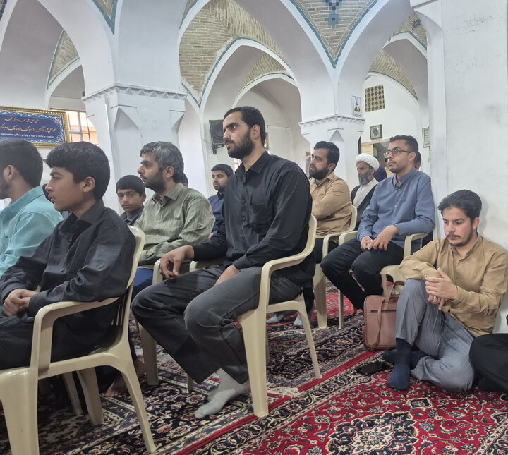 تصاویر/ بزرگداشت ارتحال آیت‌الله‌العظمی شبیری زنجانی و گرامیداشت هفته دفاع مقدس در مدارس علمیه کاشان