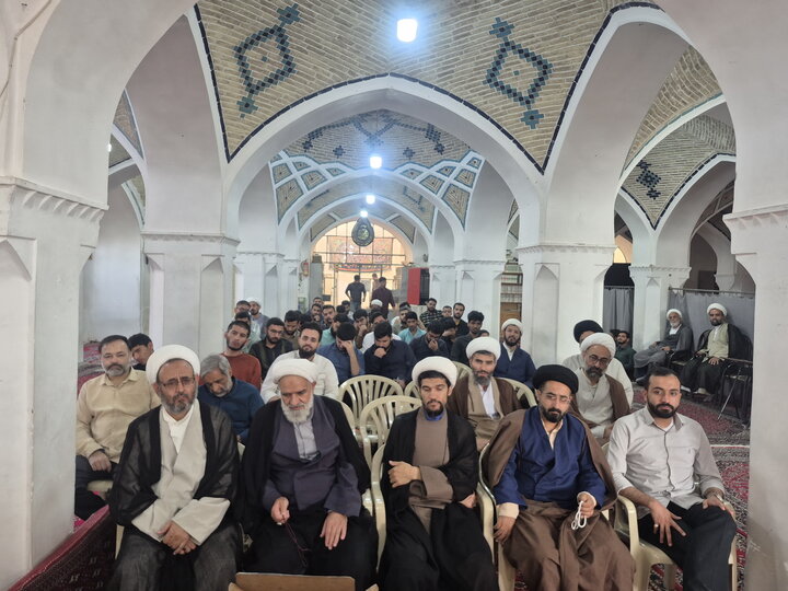 تصاویر/ بزرگداشت ارتحال آیت‌الله‌العظمی شبیری زنجانی و گرامیداشت هفته دفاع مقدس در مدارس علمیه کاشان