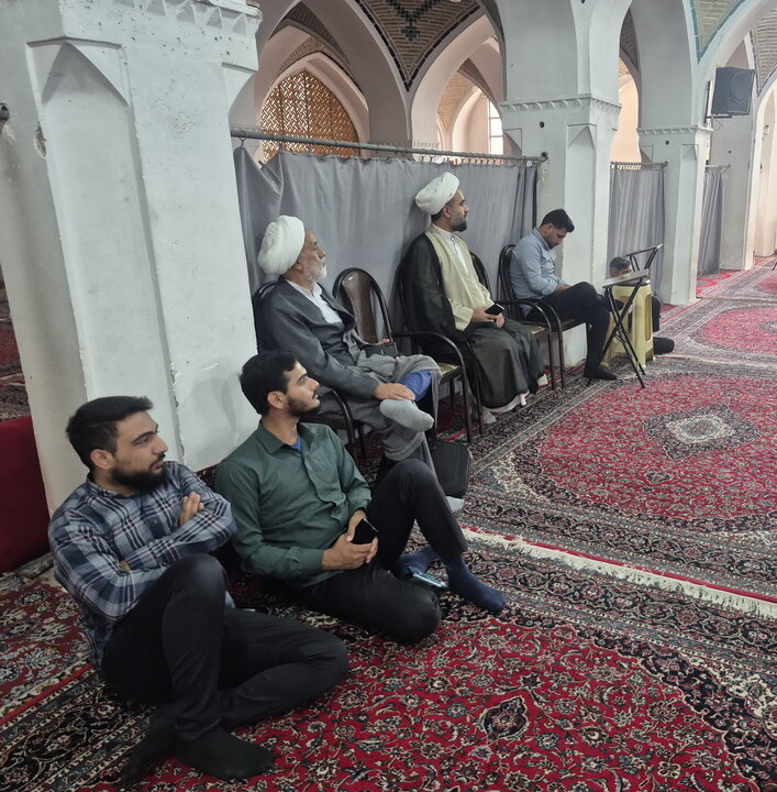 تصاویر/ بزرگداشت ارتحال آیت‌الله‌العظمی شبیری زنجانی و گرامیداشت هفته دفاع مقدس در مدارس علمیه کاشان