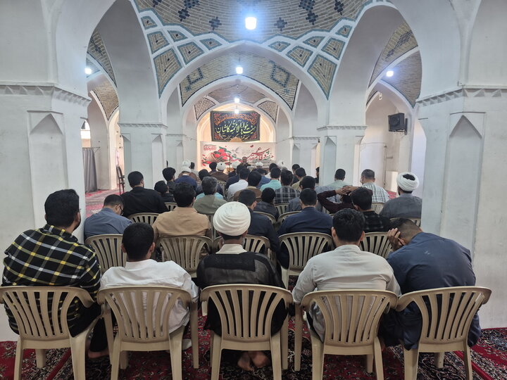 تصاویر/ بزرگداشت ارتحال آیت‌الله‌العظمی شبیری زنجانی و گرامیداشت هفته دفاع مقدس در مدارس علمیه کاشان