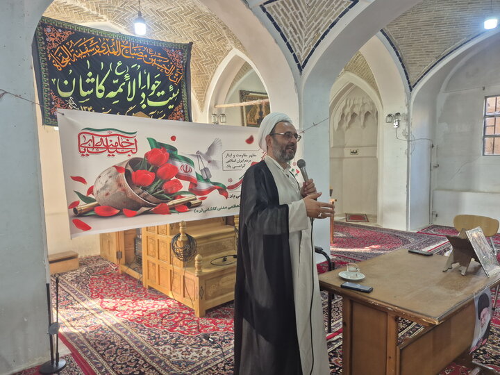 تصاویر/ بزرگداشت ارتحال آیت‌الله‌العظمی شبیری زنجانی و گرامیداشت هفته دفاع مقدس در مدارس علمیه کاشان