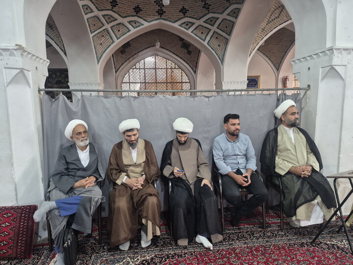 تصاویر/ بزرگداشت ارتحال آیت‌الله‌العظمی شبیری زنجانی و گرامیداشت هفته دفاع مقدس در مدارس علمیه کاشان