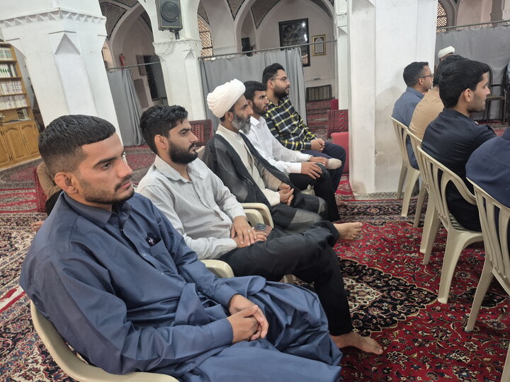 تصاویر/ بزرگداشت ارتحال آیت‌الله‌العظمی شبیری زنجانی و گرامیداشت هفته دفاع مقدس در مدارس علمیه کاشان