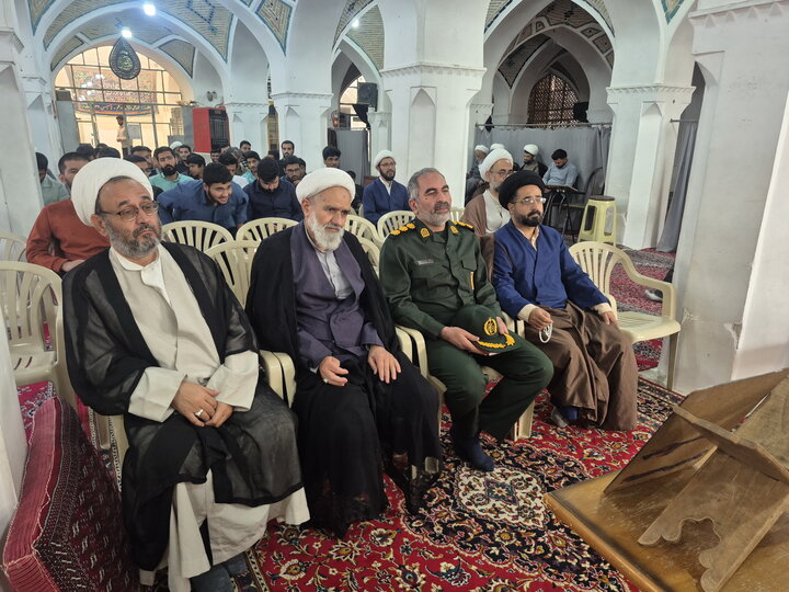 تصاویر/ بزرگداشت ارتحال آیت‌الله‌العظمی شبیری زنجانی و گرامیداشت هفته دفاع مقدس در مدارس علمیه کاشان