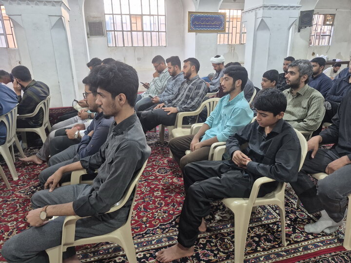 تصاویر/ بزرگداشت ارتحال آیت‌الله‌العظمی شبیری زنجانی و گرامیداشت هفته دفاع مقدس در مدارس علمیه کاشان