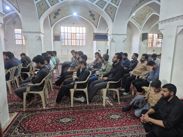 تصاویر/ بزرگداشت ارتحال آیت‌الله‌العظمی شبیری زنجانی و گرامیداشت هفته دفاع مقدس در مدارس علمیه کاشان