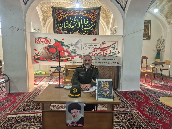 تصاویر/ بزرگداشت ارتحال آیت‌الله‌العظمی شبیری زنجانی و گرامیداشت هفته دفاع مقدس در مدارس علمیه کاشان