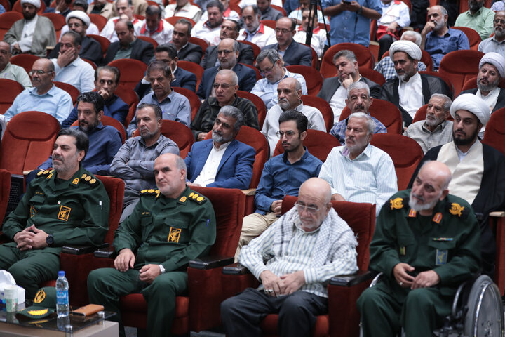 تصاویر/ همایش بصیرتی «جهاد تبیین» و یادواره قائد شهید در قم