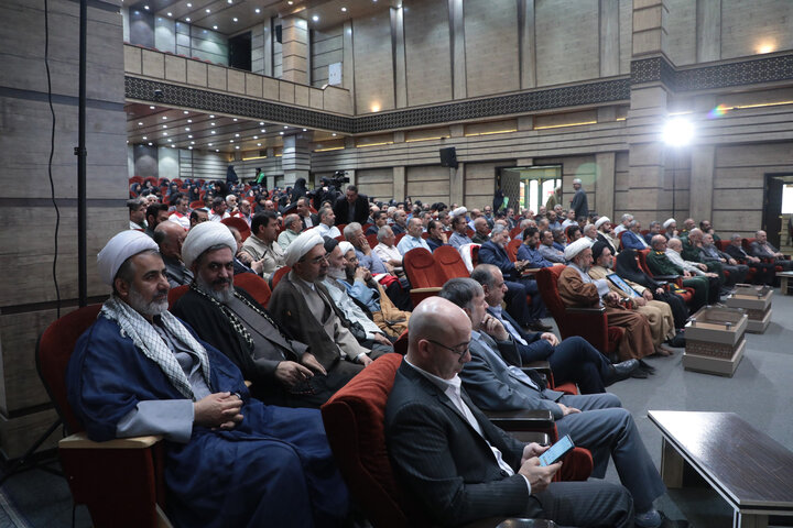 تصاویر/ همایش بصیرتی «جهاد تبیین» و یادواره قائد شهید در قم
