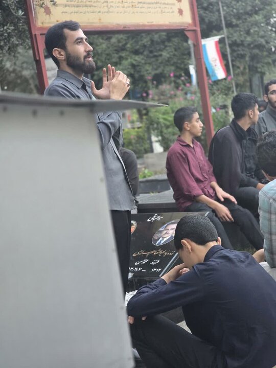 تصاویر/ برگزاری مراسم زیارت عاشورا در گلزار شهدا با همراهی طلاب مدرسه علمیه روحیه بابل