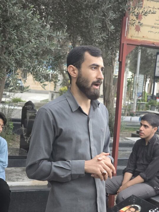 تصاویر/ برگزاری مراسم زیارت عاشورا در گلزار شهدا با همراهی طلاب مدرسه علمیه روحیه بابل