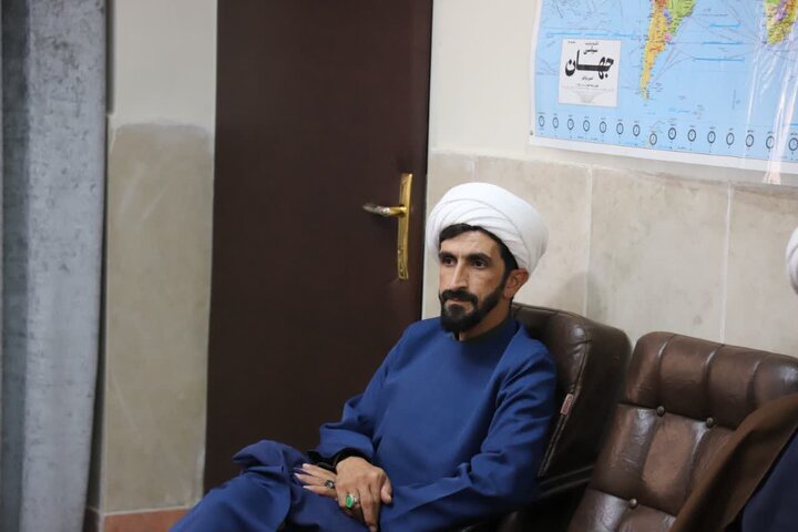 تصاویر/ نشست مدیر حوزه علمیه کردستان با مدیر، کادر و اساتید مدرسه علمیه کامیاران