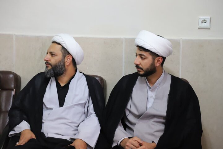 تصاویر/ نشست مدیر حوزه علمیه کردستان با مدیر، کادر و اساتید مدرسه علمیه کامیاران
