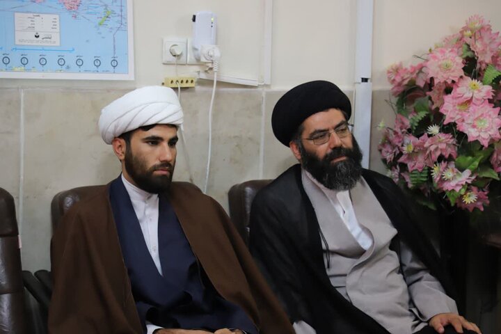 تصاویر/ نشست مدیر حوزه علمیه کردستان با مدیر، کادر و اساتید مدرسه علمیه کامیاران