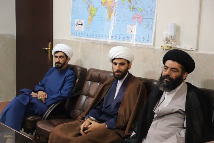 تصاویر/ نشست مدیر حوزه علمیه کردستان با مدیر، کادر و اساتید مدرسه علمیه کامیاران