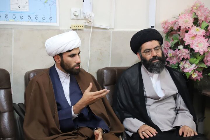 تصاویر/ نشست مدیر حوزه علمیه کردستان با مدیر، کادر و اساتید مدرسه علمیه کامیاران
