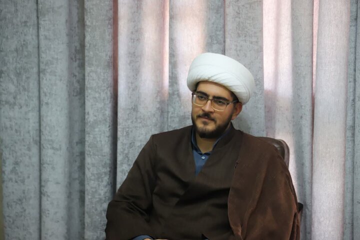 تصاویر/ نشست مدیر حوزه علمیه کردستان با مدیر، کادر و اساتید مدرسه علمیه کامیاران
