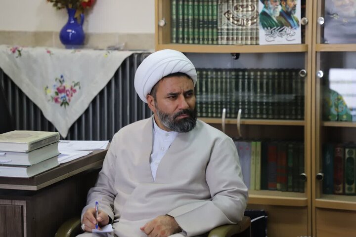 تصاویر/ نشست مدیر حوزه علمیه کردستان با مدیر، کادر و اساتید مدرسه علمیه کامیاران