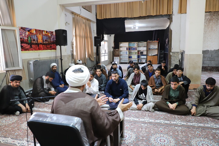 تصاویر/سخنرانی مدیر حوزه علمیه کردستان در جمع طلاب حوزه علمیه امام باقر علیه السلام کامیاران