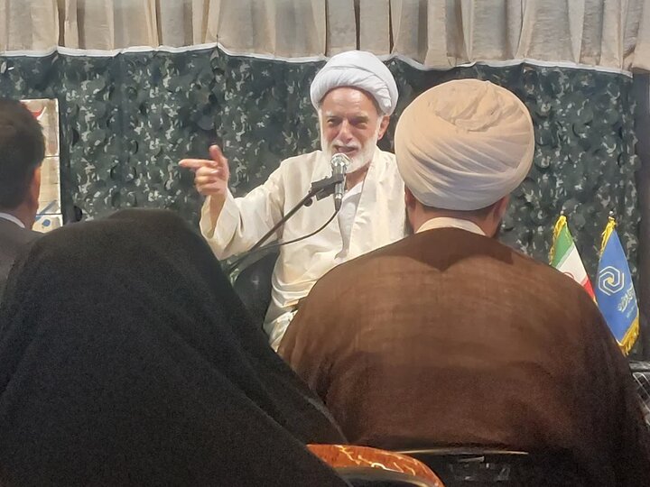 تصاویر/حضور مسئولین استان مرکزی در افتتاحیه سال تحصیلی مدارس علمیه خواهران شهر اراک
