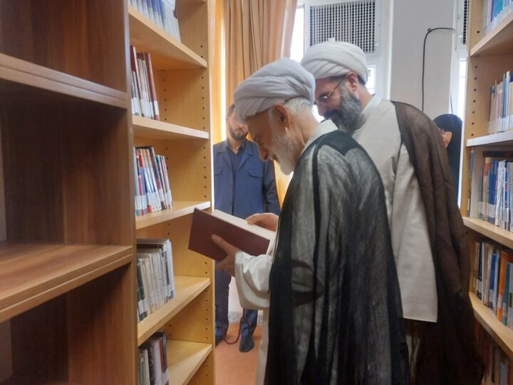 تصاویر/حضور مسئولین استان مرکزی در افتتاحیه سال تحصیلی مدارس علمیه خواهران شهر اراک