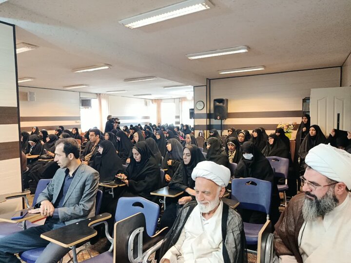تصاویر/حضور مسئولین استان مرکزی در افتتاحیه سال تحصیلی مدارس علمیه خواهران شهر اراک