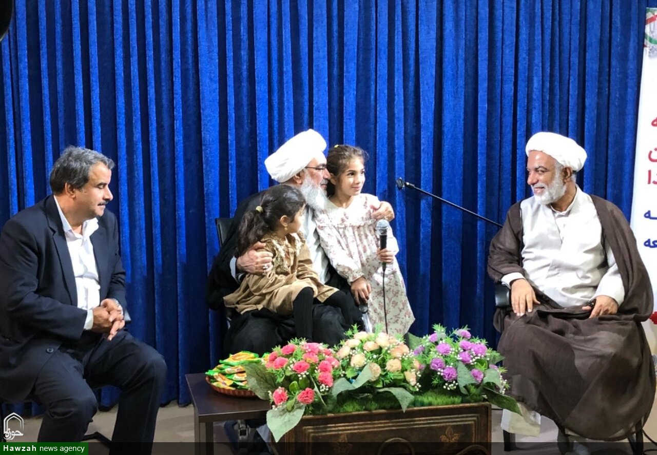 فیلم| دیدار صمیمانه امام جمعه بوشهر با خانواده‌های معظم شهدا