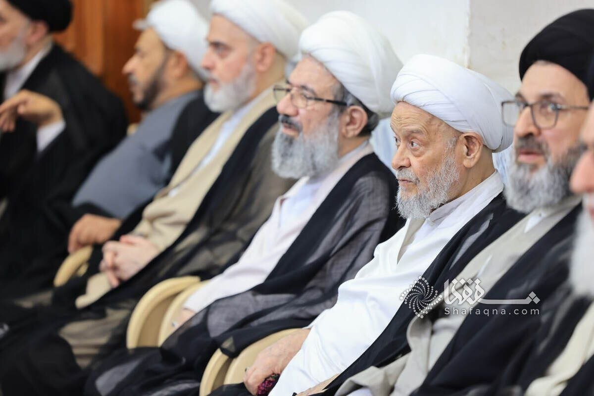 بالفيديو والصور.. مجلس الفاتحة على روح آية الله العظمى الشبيري الزنجاني في النجف