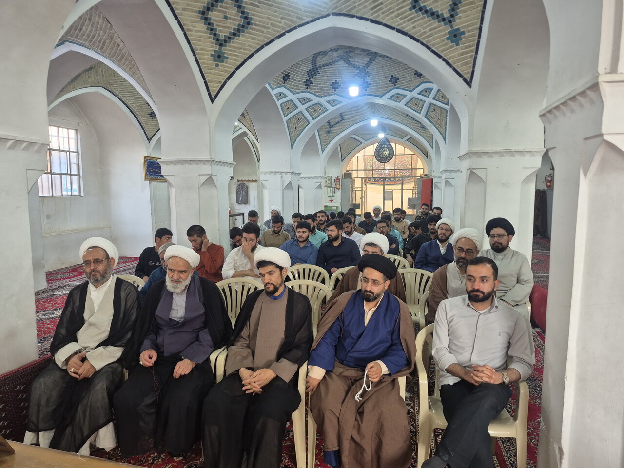تصاویر/ بزرگداشت ارتحال آیت‌الله‌العظمی شبیری زنجانی و گرامیداشت هفته دفاع مقدس در مدارس علمیه کاشان