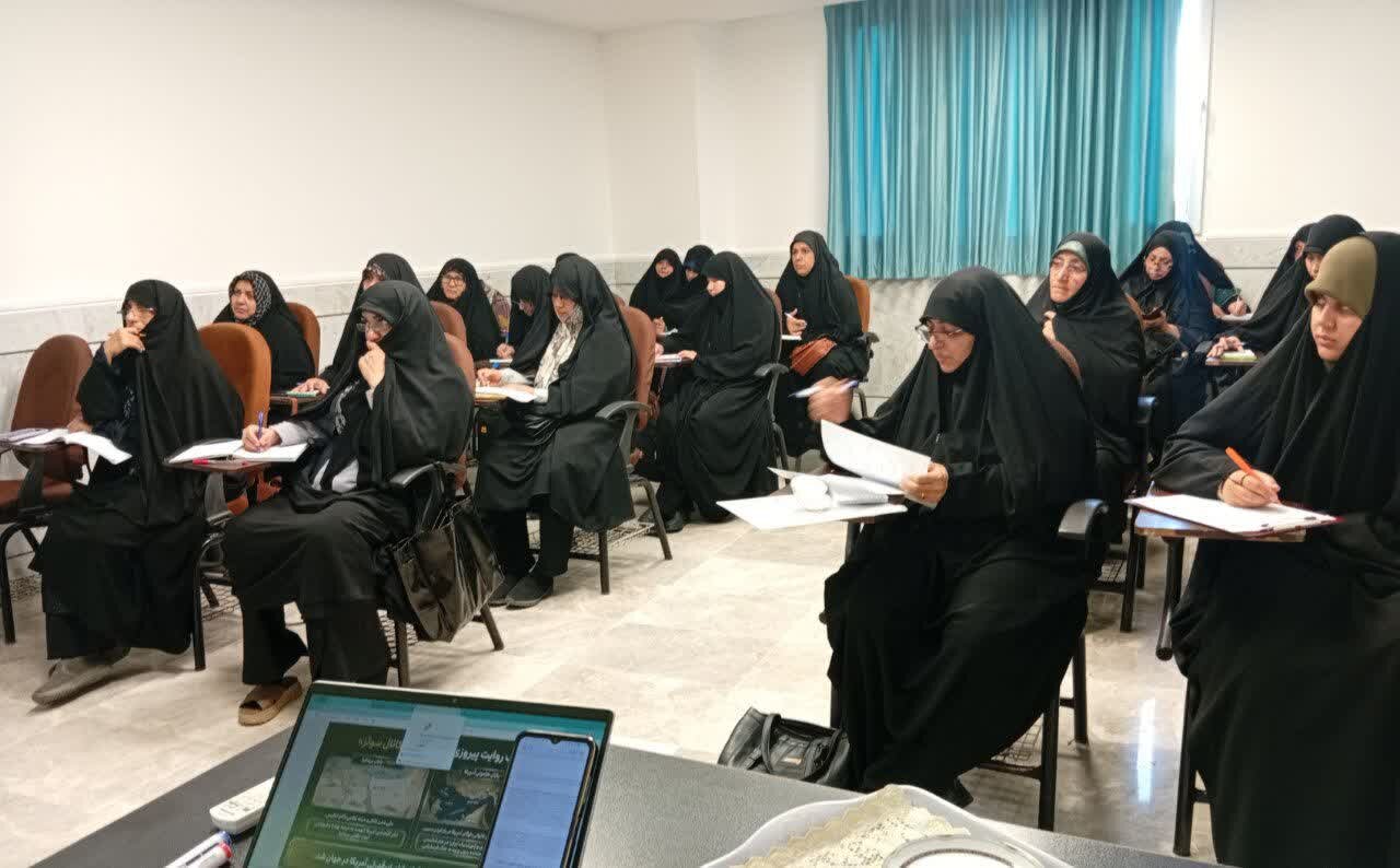 کارگاه آموزشی جهاد تبیین با محوریت کلان‌روایت فتح و پیروزی که ویژه طلاب و مبلغان خواهر در دفتر تبلیغات اسلامی خراسان رضوی