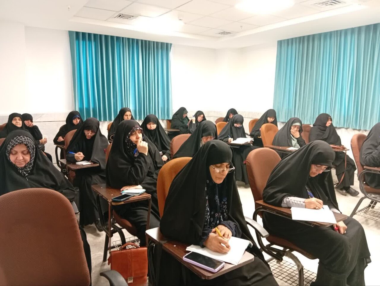 کارگاه آموزشی جهاد تبیین با محوریت کلان‌روایت فتح و پیروزی که ویژه طلاب و مبلغان خواهر در دفتر تبلیغات اسلامی خراسان رضوی