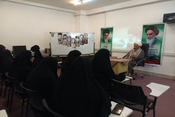 تأکید مؤسس مدرسه علمیه معصومیه نهاوند بر پیوند علم و عمل در مسیر هدایت جامعه