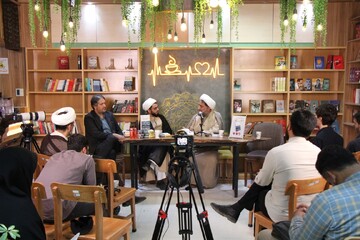 تصاویر/ نشست بررسی کتاب «تکوین حزب‌الله» از سلسله‌نشست‌های روایت کتاب پژوهشکده باقرالعلوم (ع)