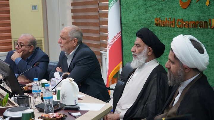 نشست متولیان دانشگاه شهید چمران اهواز با نماینده ولی فقیه در خوزستان