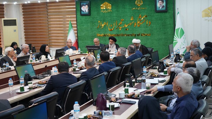نشست متولیان دانشگاه شهید چمران اهواز با نماینده ولی فقیه در خوزستان