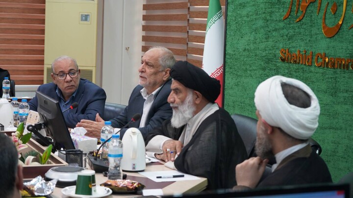 نشست متولیان دانشگاه شهید چمران اهواز با نماینده ولی فقیه در خوزستان
