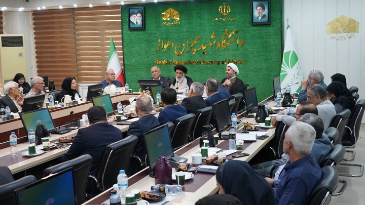 نشست متولیان دانشگاه شهید چمران اهواز با نماینده ولی فقیه در خوزستان