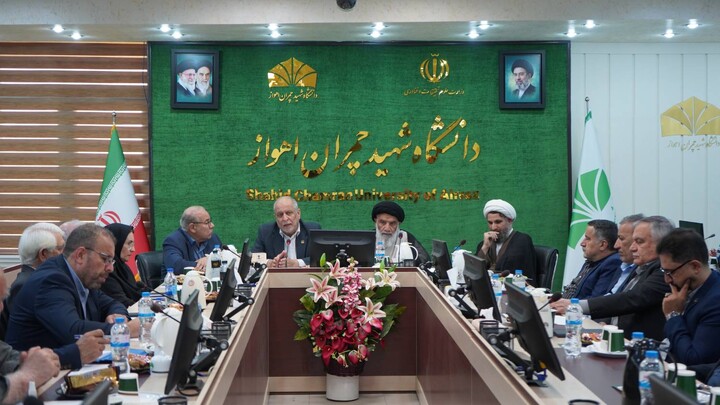 نشست متولیان دانشگاه شهید چمران اهواز با نماینده ولی فقیه در خوزستان