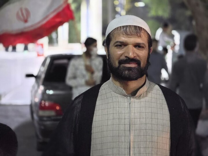 تصاویر/ پرچم گردانی  طلاب و روحانیون در محل گلزار شهدای گمنام شهرستان ریگان