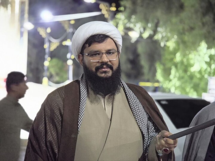 تصاویر/ پرچم گردانی  طلاب و روحانیون در محل گلزار شهدای گمنام شهرستان ریگان