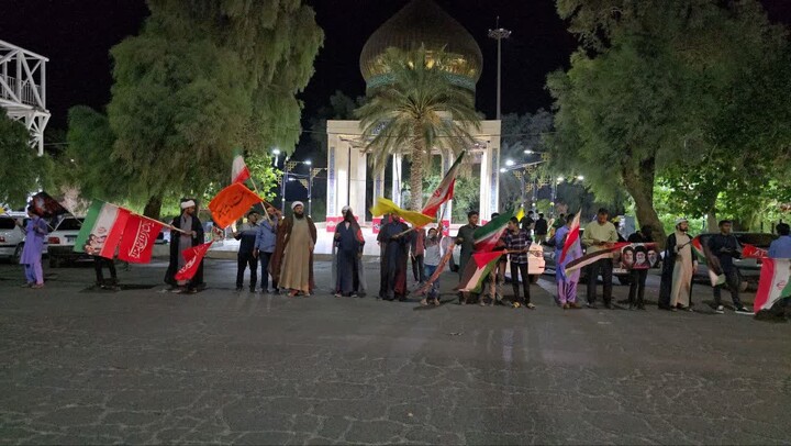 تصاویر/ پرچم گردانی  طلاب و روحانیون در محل گلزار شهدای گمنام شهرستان ریگان