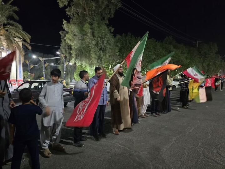 تصاویر/ پرچم گردانی  طلاب و روحانیون در محل گلزار شهدای گمنام شهرستان ریگان