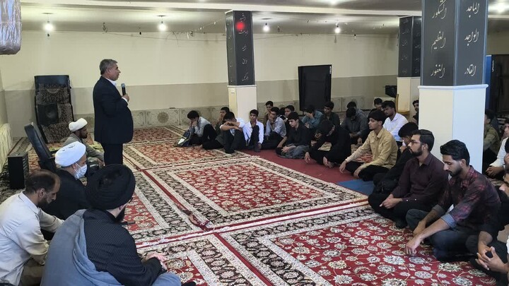 تصاویر/ مراسم پاسداشت هفته دفاع مقدس در مدرسه علمیه امام صادق (ع) شهرستان جیرفت