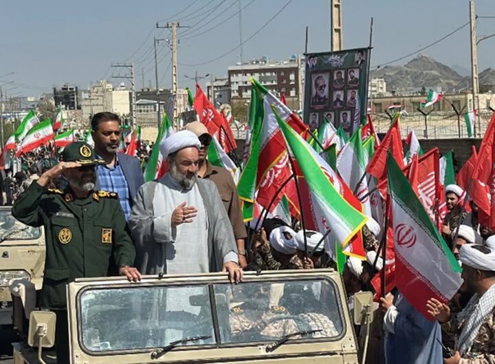 تصاویر/ حضور پررنگ طلاب و روحانیون در رزمایش بزرگ «جان‌فدایان ایران» در زاهدان