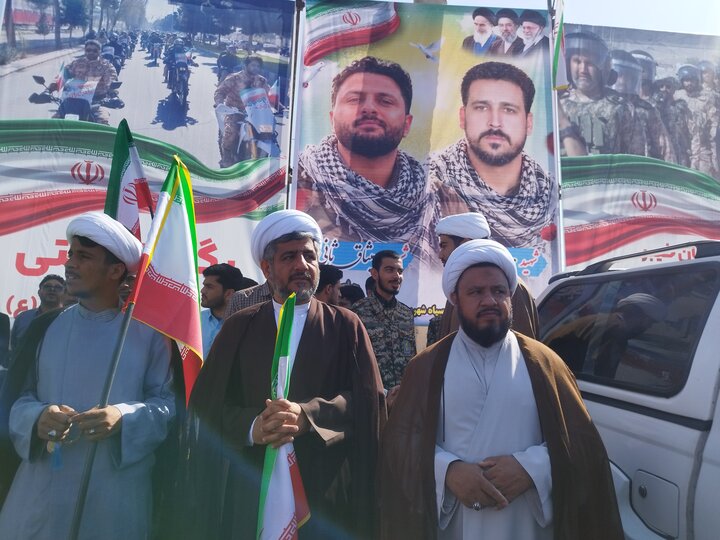 تصاویر/ حضور پررنگ طلاب و روحانیون در رزمایش بزرگ «جان‌فدایان ایران» در زاهدان