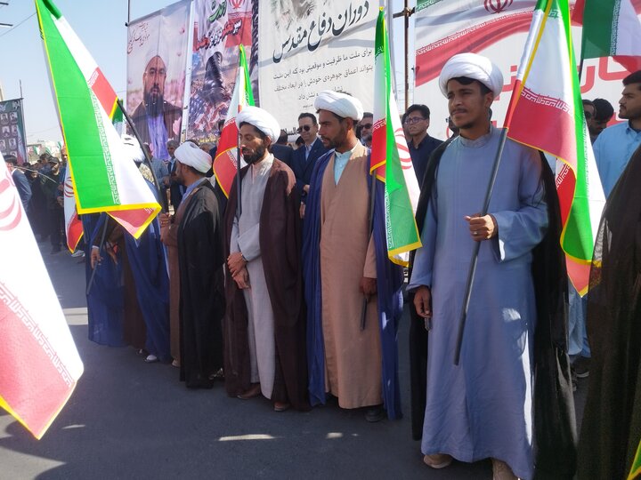 تصاویر/ حضور پررنگ طلاب و روحانیون در رزمایش بزرگ «جان‌فدایان ایران» در زاهدان