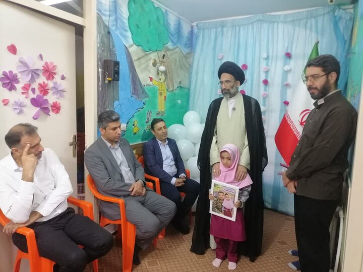 تصاویر/دیدار امام جمعه کاشان با تعدادی از خانواده‌های شهدا
